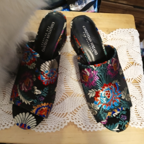 Shoes - Picture 2 of 3